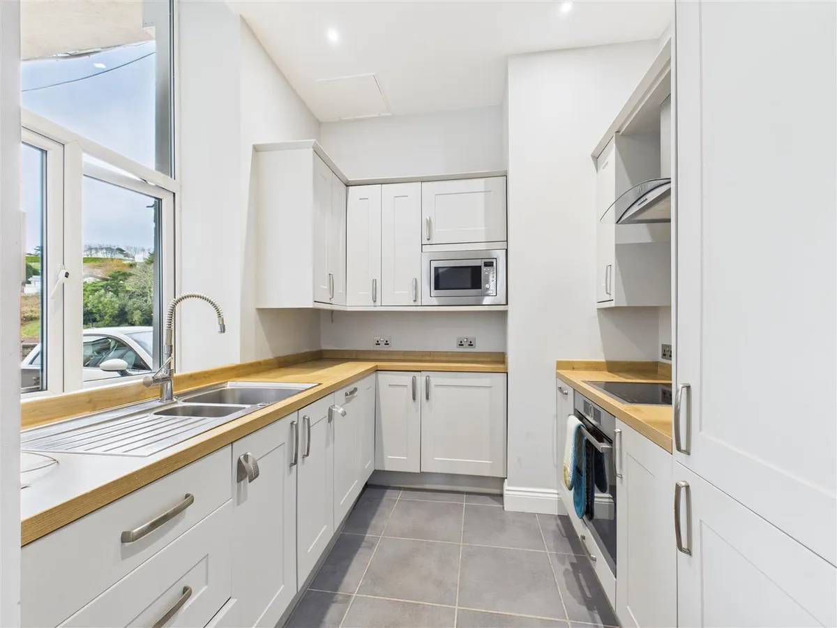 La vallee de st pierre 33635353 cam05512 g0 pr0033 still004