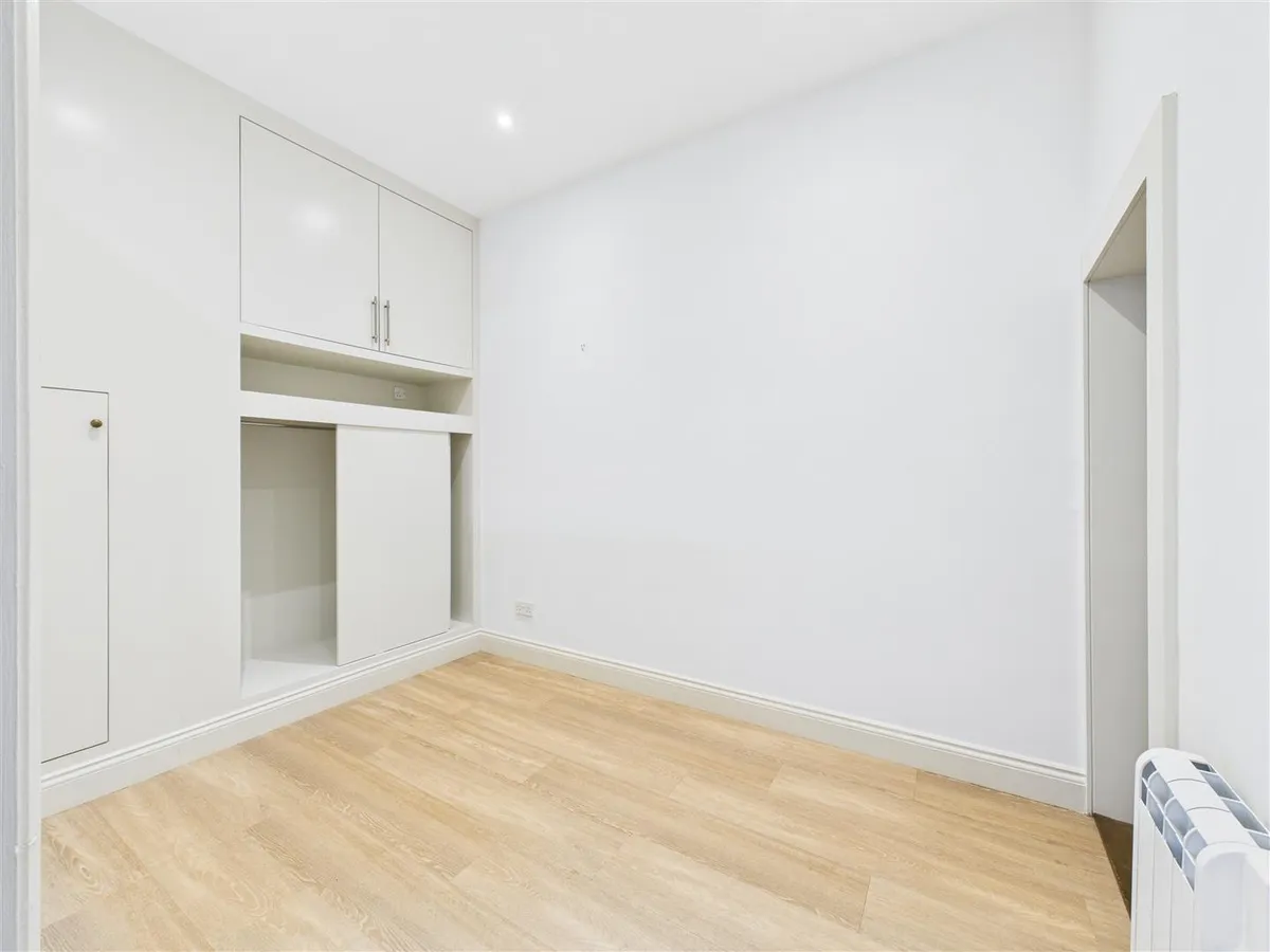 La vallee de st pierre 33635353 cam05512 g0 pr0033 still005