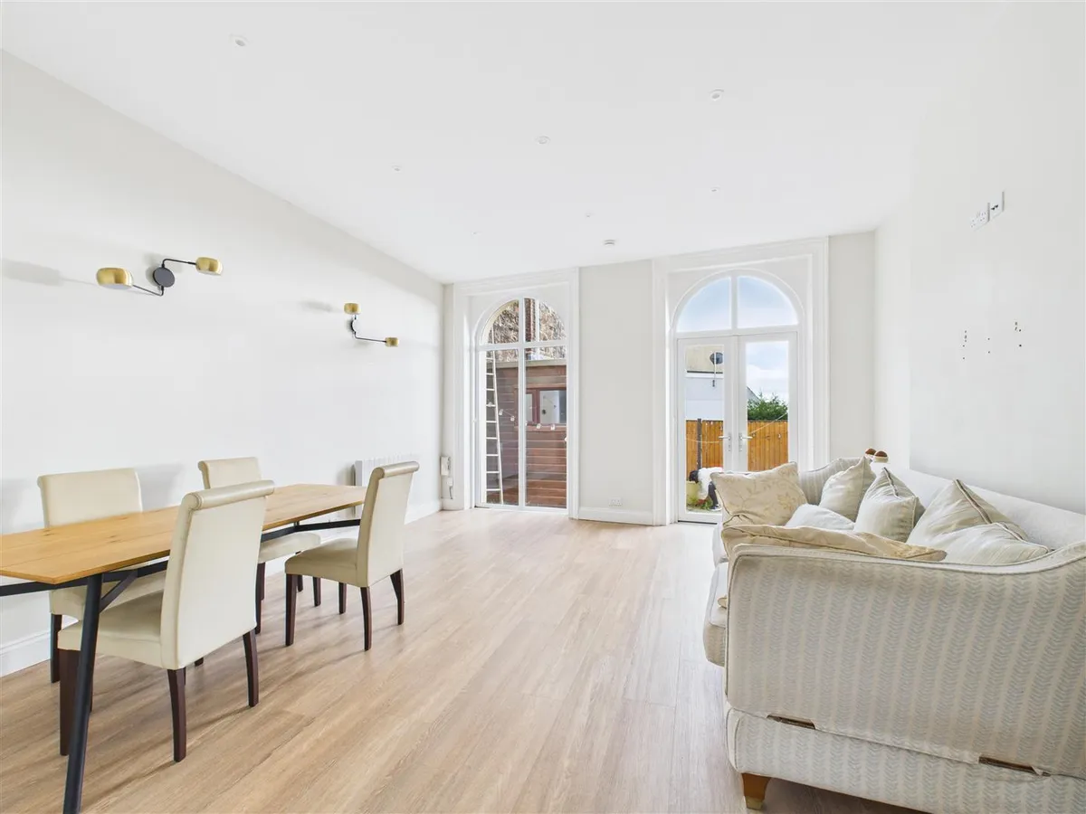 La vallee de st pierre 33635353 cam05512 g0 pr0033 still007