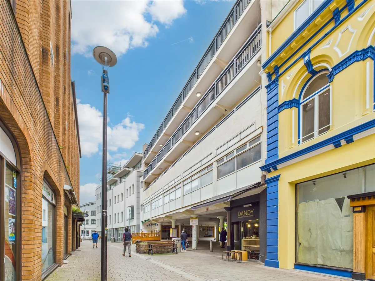 Colomberie court st helier 34441794 cam05512 g0 pr0035 still005