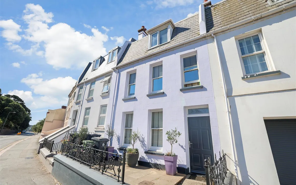 La route de st aubin st helier 34794686 ei8 a2695