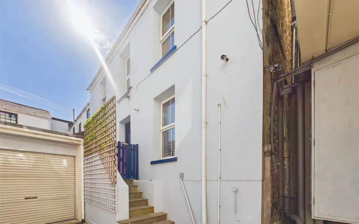 Roseville street st helier 34801900 cam05512 g0 pr0056 still012