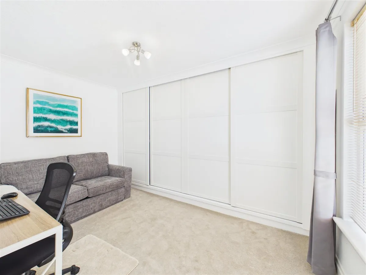 Roseville street st helier 34801900 cam05512 g0 pr0056 still009