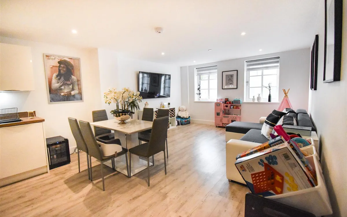 Union street st helier 33923757 dsc 0747