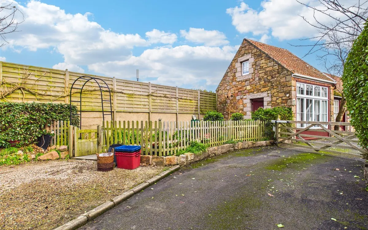 La grande route de st laurent 34460948 cam05512 g0 pr0038 still002