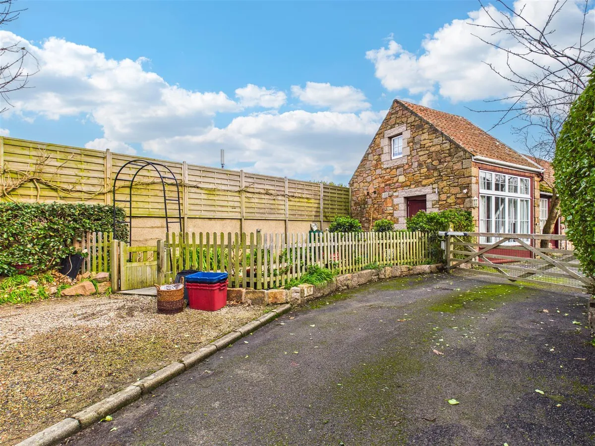 La grande route de st laurent 34460948 cam05512 g0 pr0038 still002