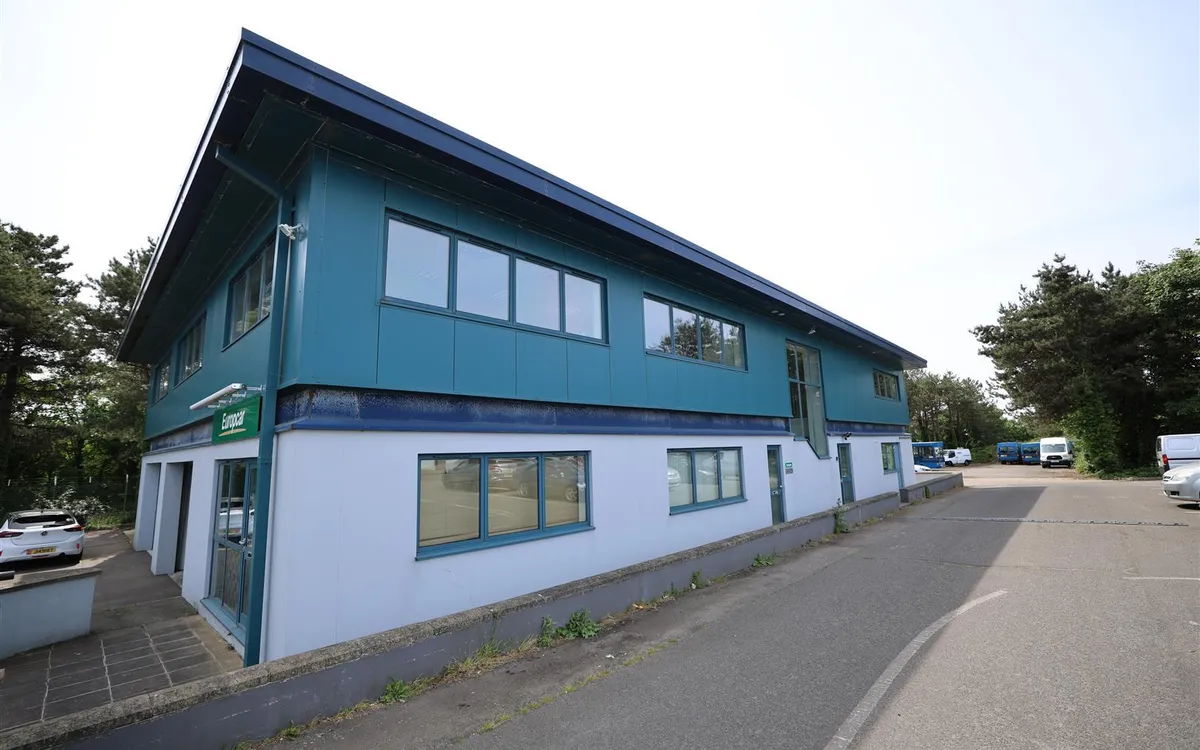 Lavenue de la commune st peter 34007564 ei8 a0359