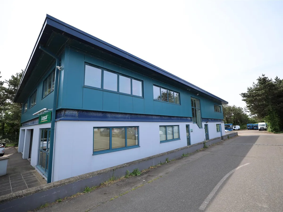 Lavenue de la commune st peter 34007564 ei8 a0359