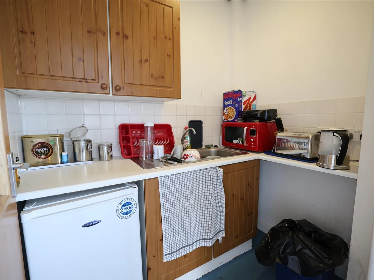 Lavenue de la commune st peter 34007564 ei8 a0353