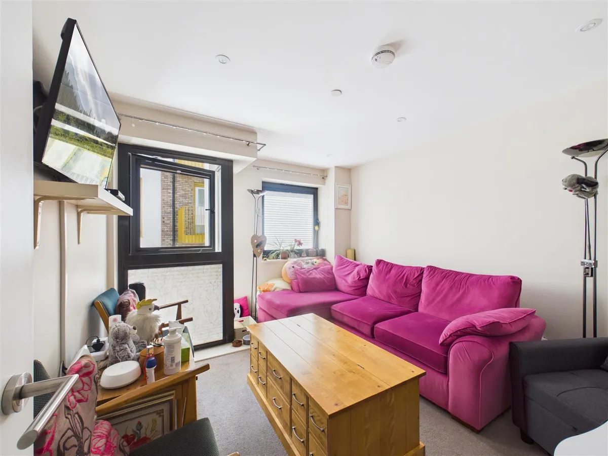 Rue de funchal st helier 34824943 cam05512 g0 pr0060 still010
