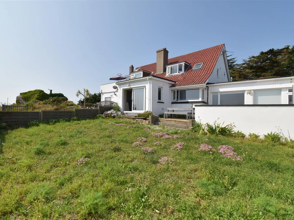 Bayview court le mont matthieu 34502619 dsc 0027