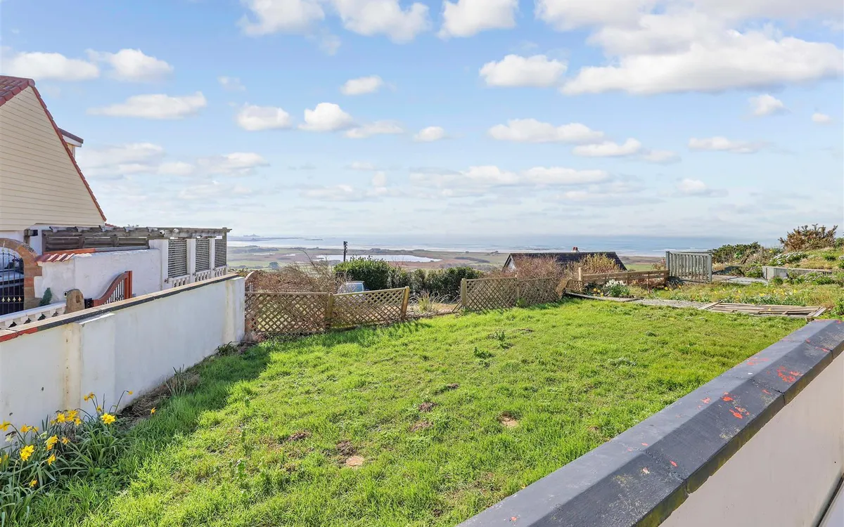 Bayview court le mont matthieu 34502619 ei8 a1955