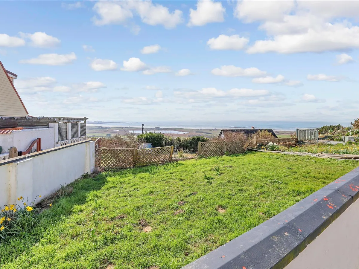 Bayview court le mont matthieu 34502619 ei8 a1955