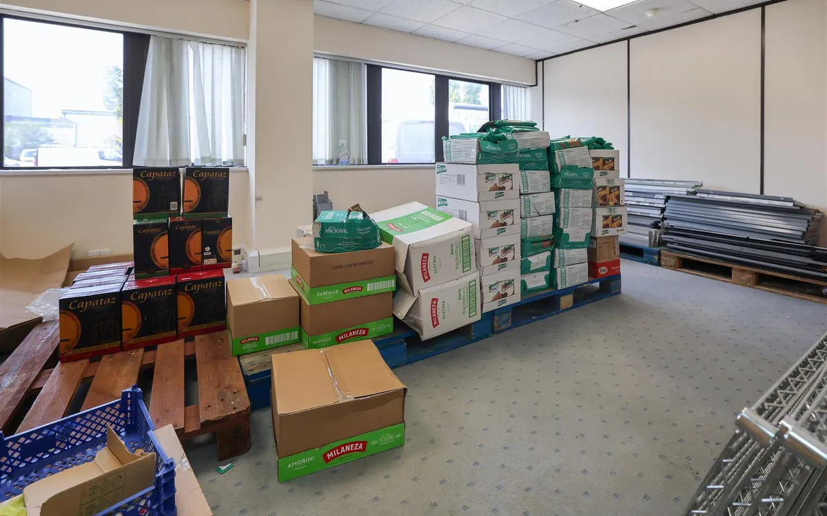 La rue des gros rue des prés trading estate 34830834 ei8 a2985