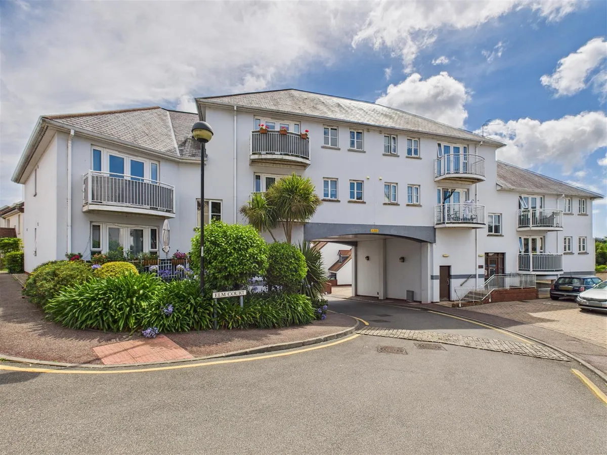 La route de la trinite 34054284 cam05512 g0 pr0006 still013