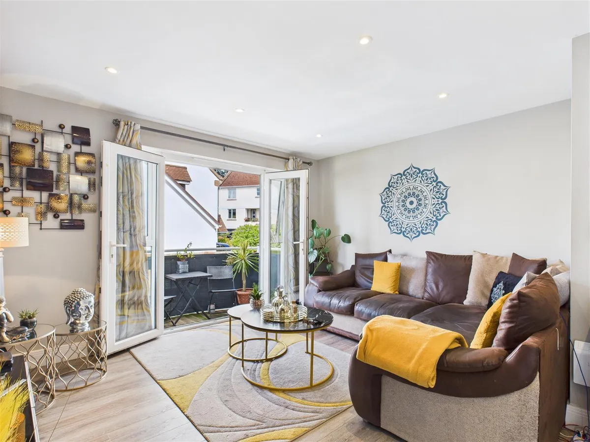 La route de la trinite 34054284 cam05512 g0 pr0006 still002