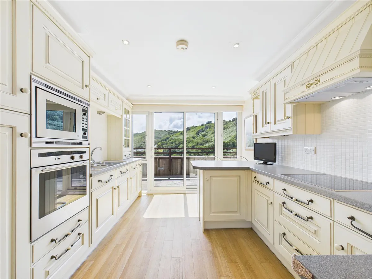 Bonne nuit st john 33777059 cam05512 g0 pr0007 still015