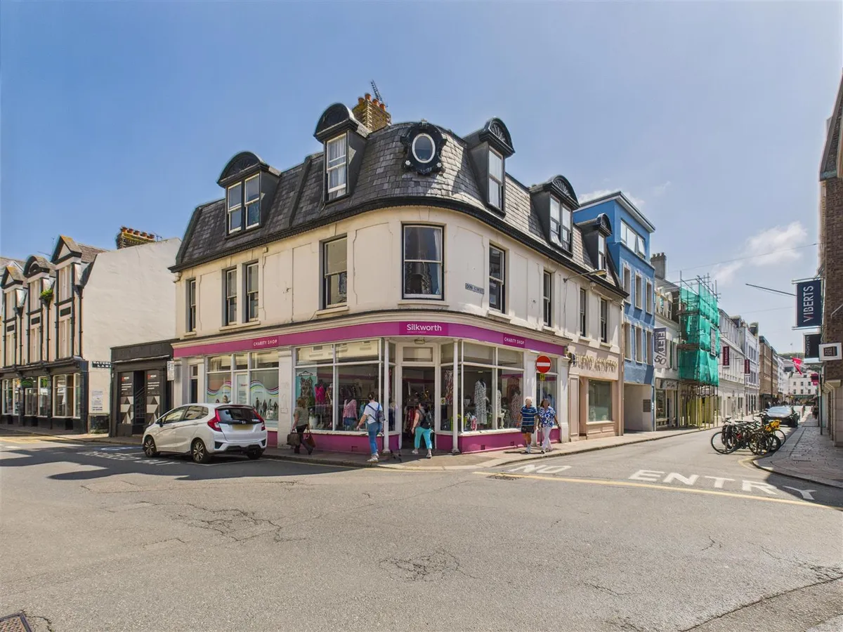 Don street st helier 33736255 cam05512 g0 pr0011 still014