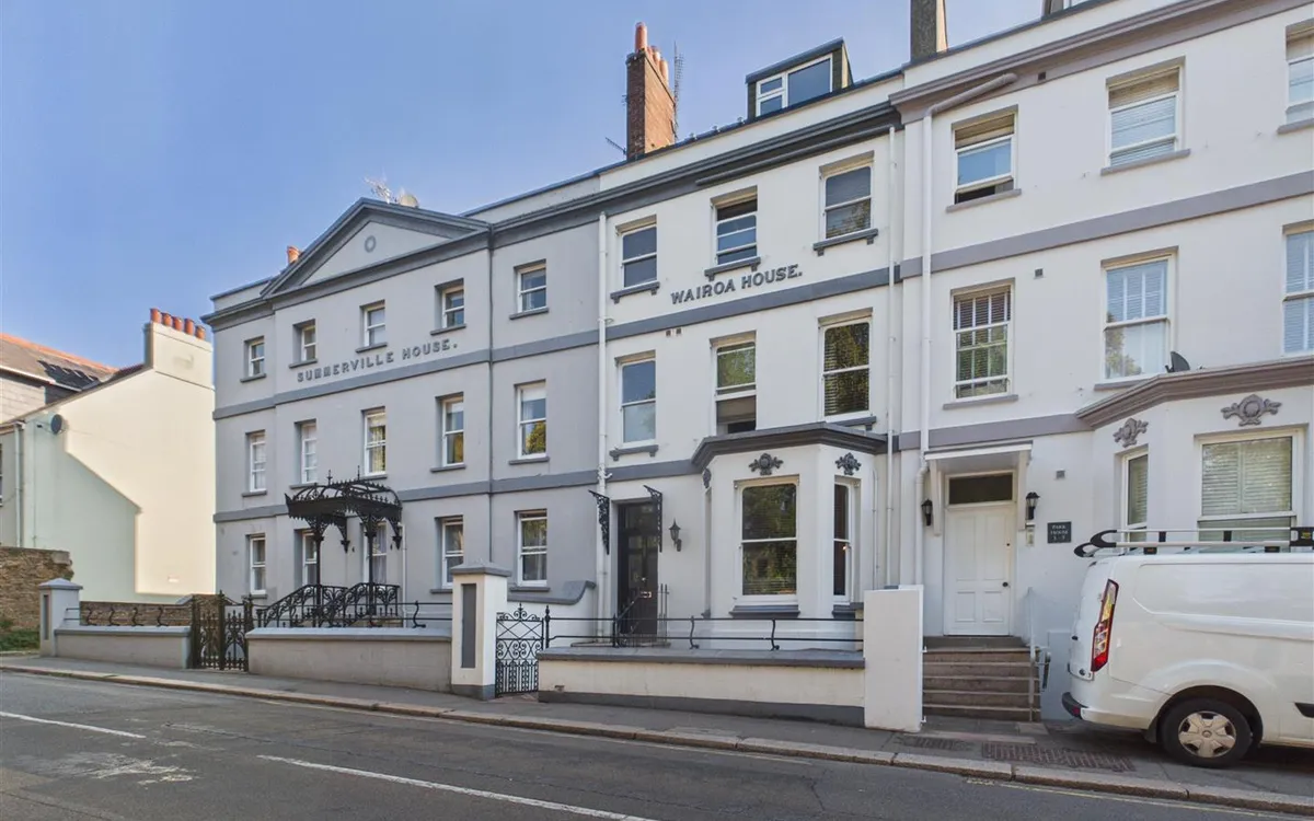 Don road st helier 34840300 cam05512 g0 pr0061 still010