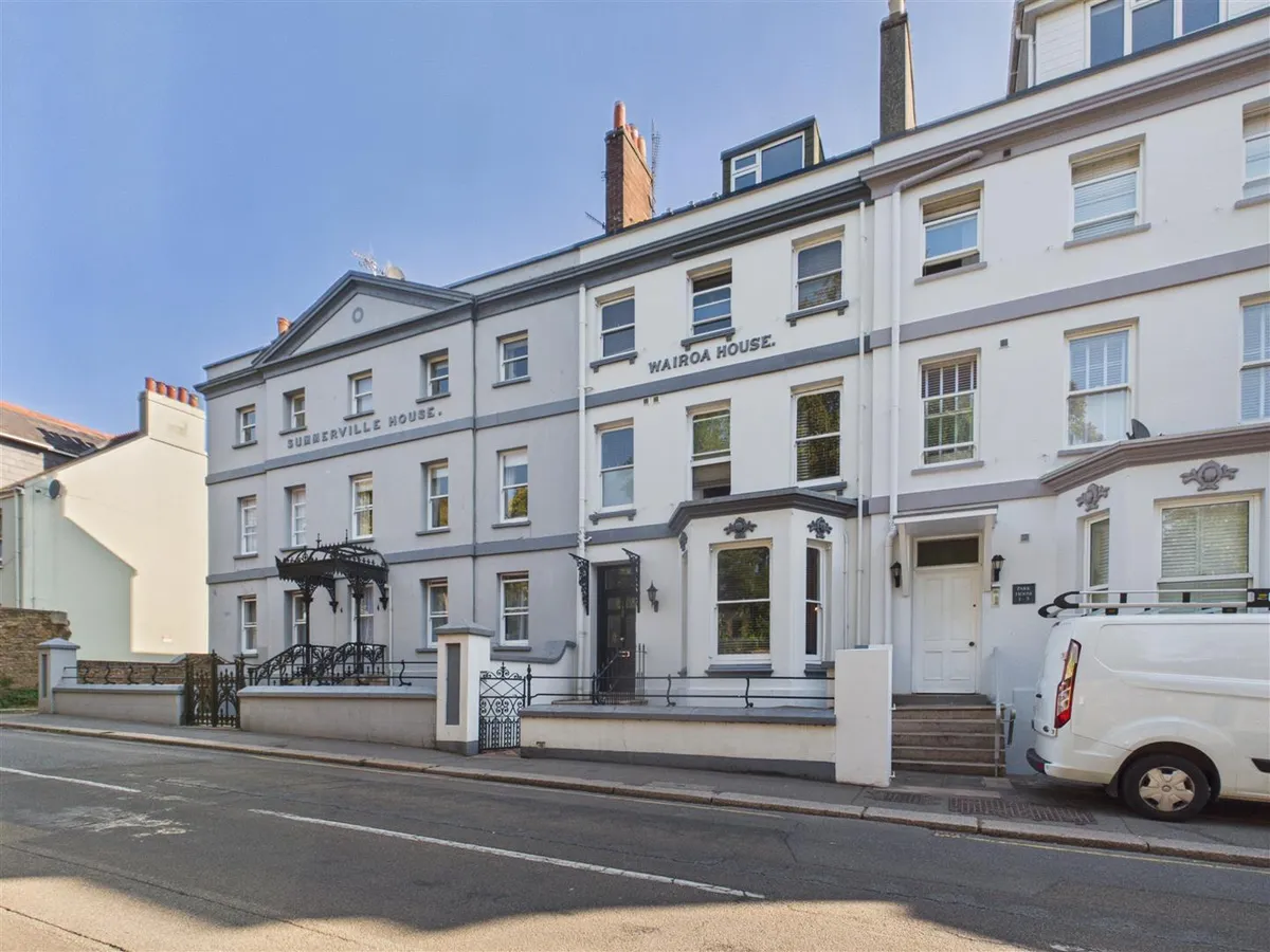 Don road st helier 34840300 cam05512 g0 pr0061 still010