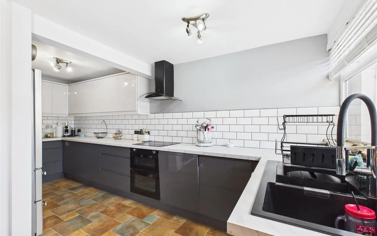 Quennevais park 34543937 cam05512 g0 pr0020 still003