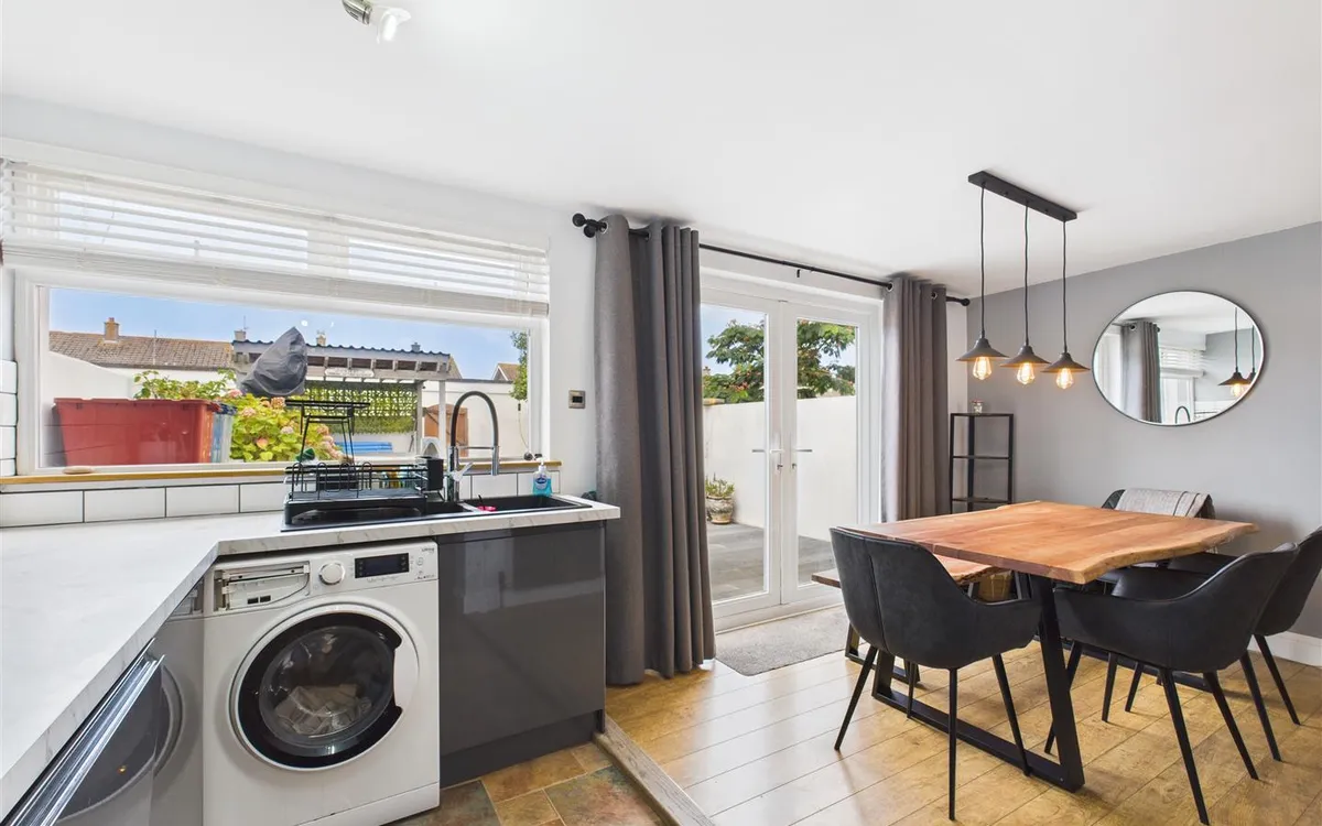 Quennevais park 34543937 cam05512 g0 pr0020 still004