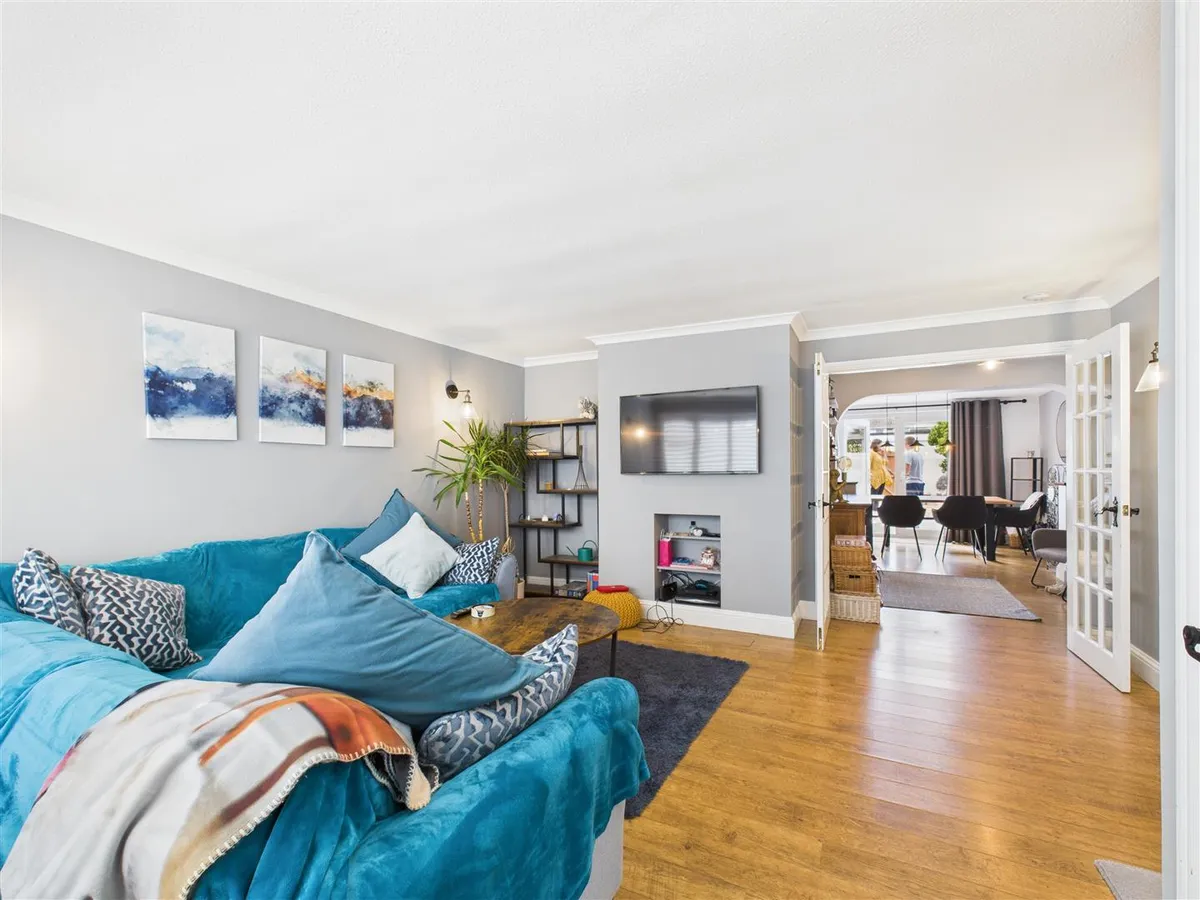 Quennevais park 34543937 cam05512 g0 pr0020 still001