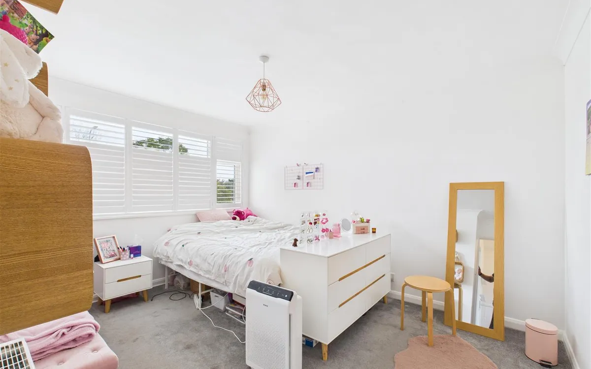 Quennevais park 34543937 cam05512 g0 pr0020 still011