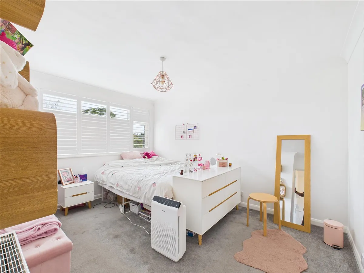 Quennevais park 34543937 cam05512 g0 pr0020 still011