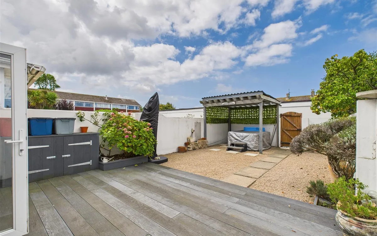 Quennevais park 34543937 cam05512 g0 pr0020 still005