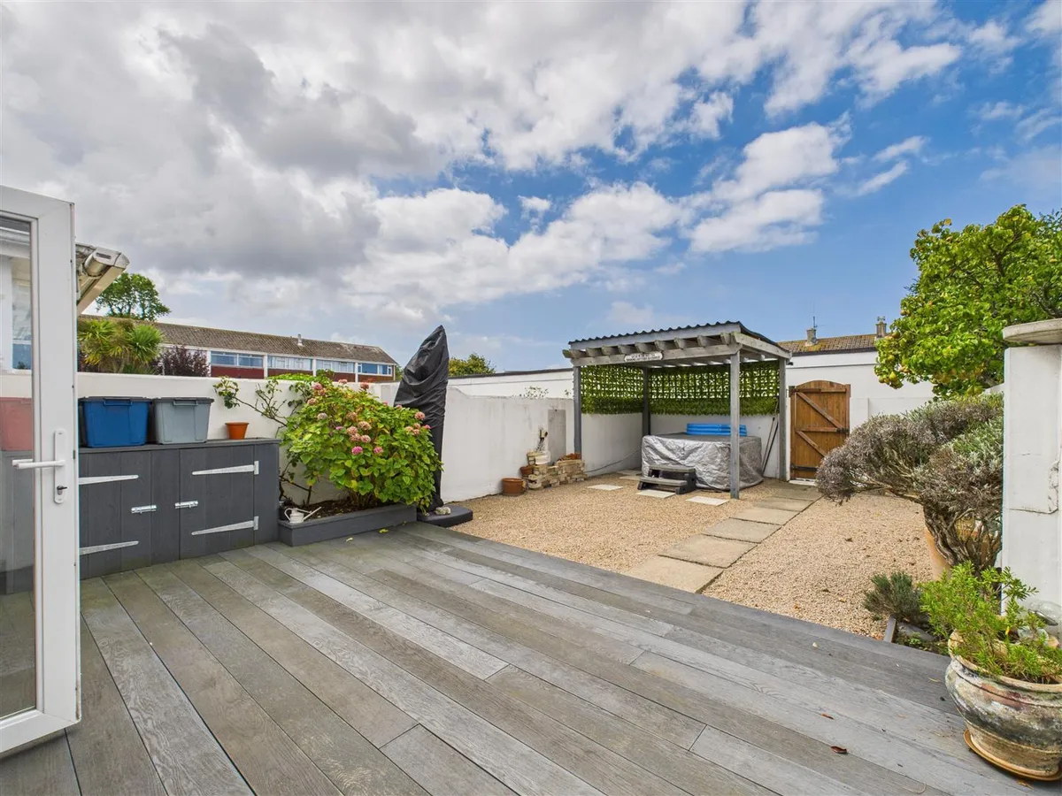 Quennevais park 34543937 cam05512 g0 pr0020 still005