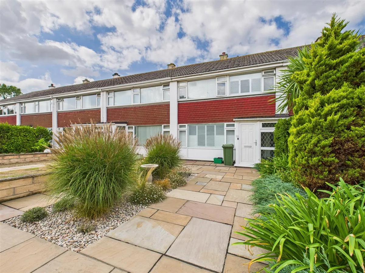 Quennevais park 34543937 cam05512 g0 pr0020 still015