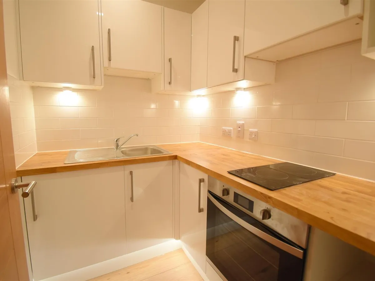 Elizabeth street st saviour 34547763 dsc 0612 copy