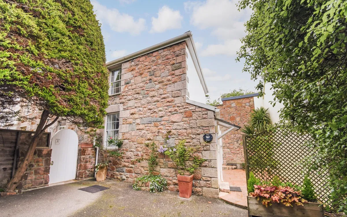 Fauvic grouville 34550154 dsc 0939 copy 2