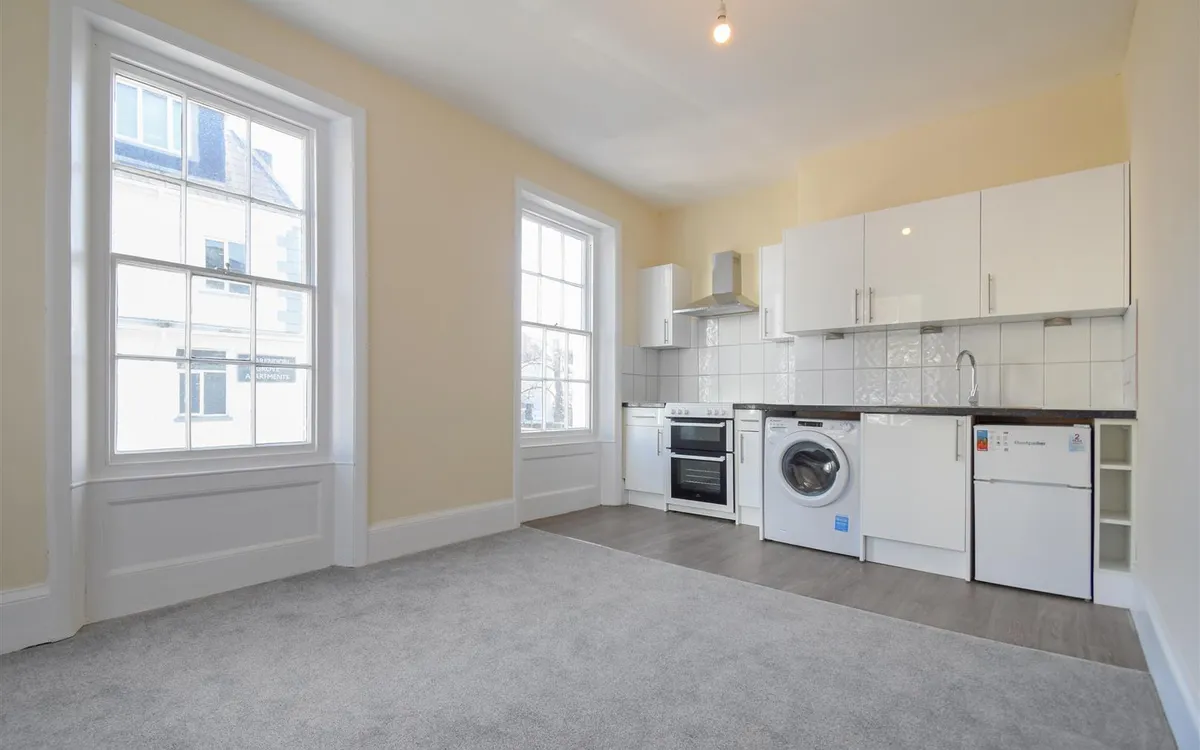 Upper clarendon road st helier 34884860 dsc 0728