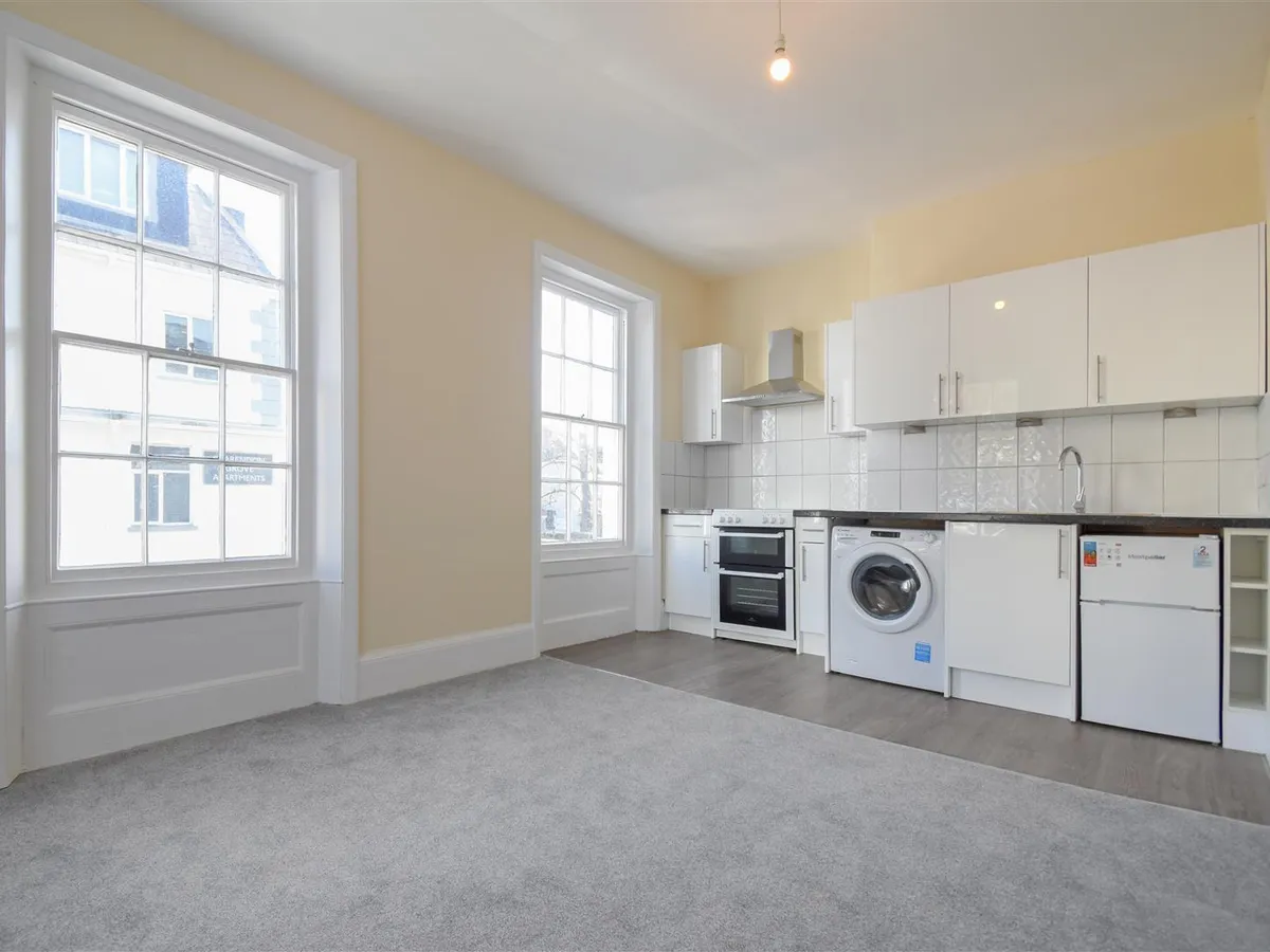 Upper clarendon road st helier 34884860 dsc 0728