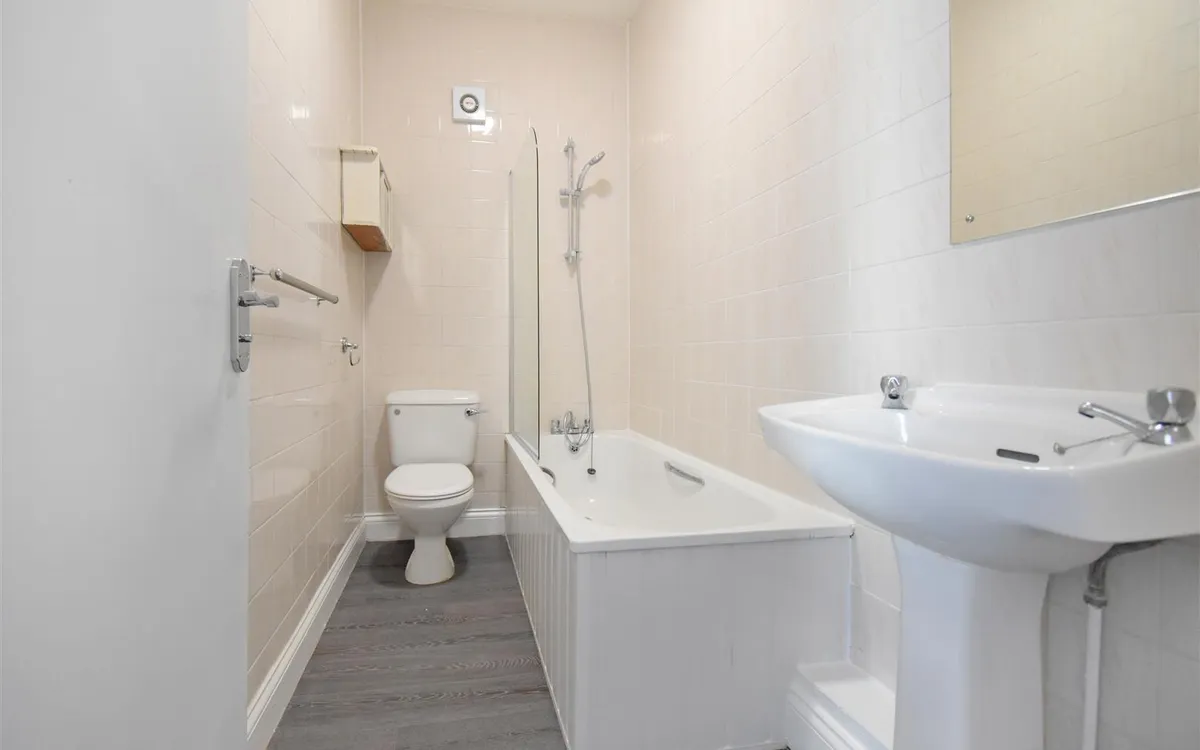 Upper clarendon road st helier 34884860 dsc 0733