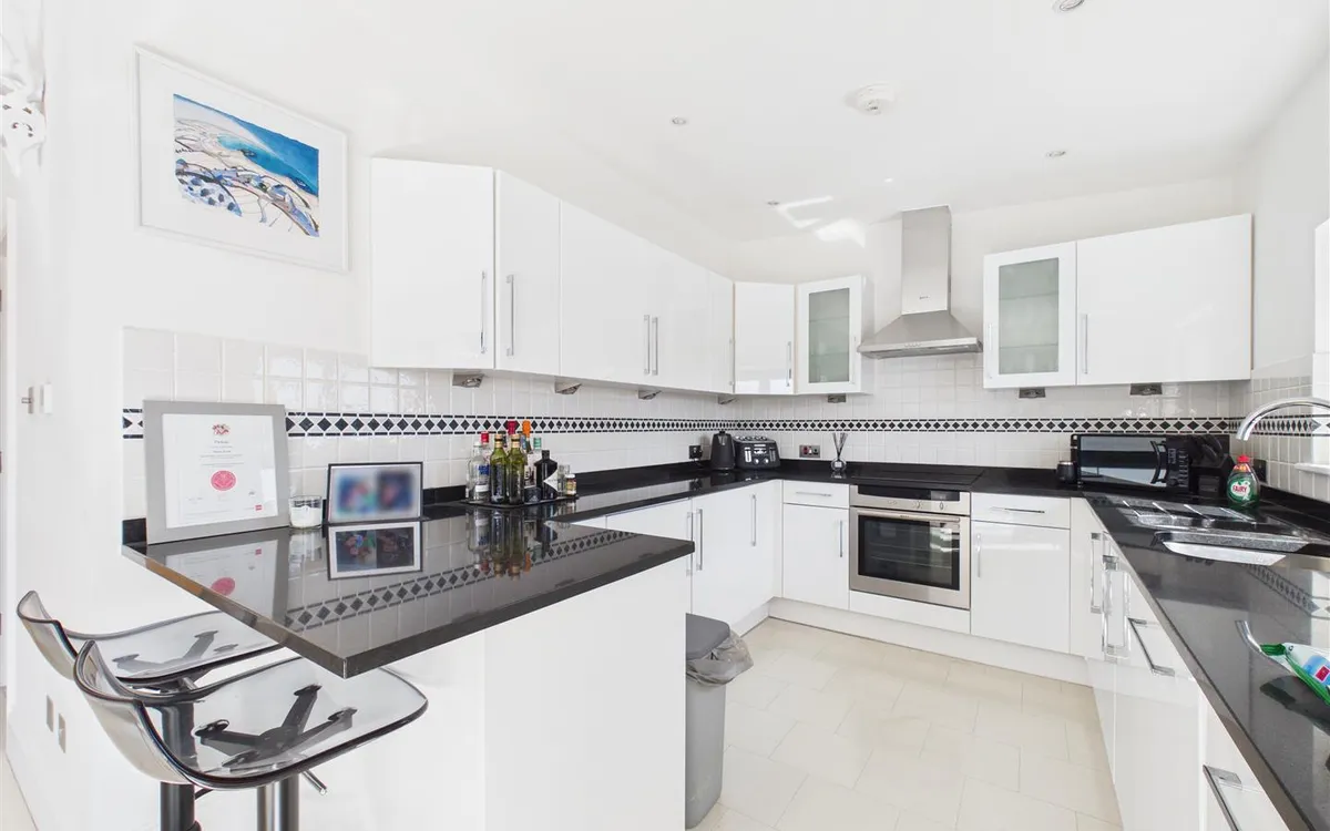 Queens road st helier 34581662 cam05512 g0 pr0043 still010