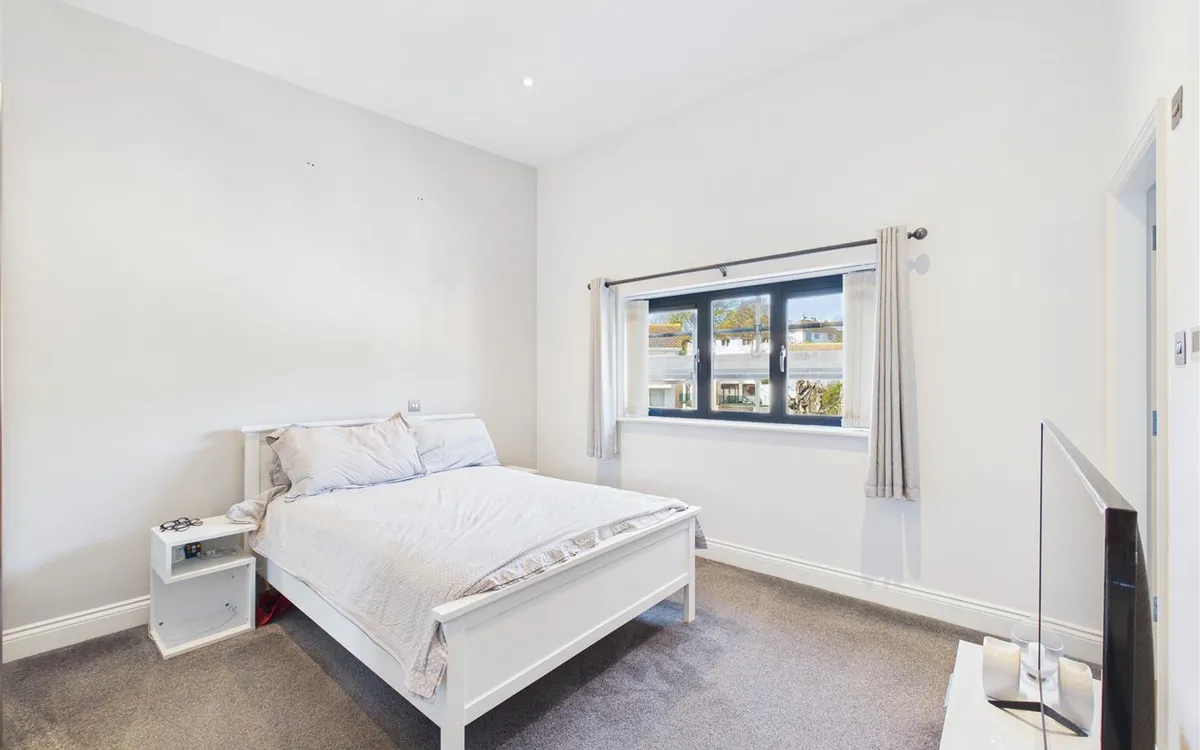 Queens road st helier 34581662 cam05512 g0 pr0043 still004