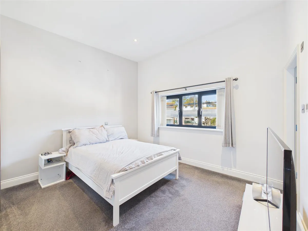 Queens road st helier 34581662 cam05512 g0 pr0043 still004