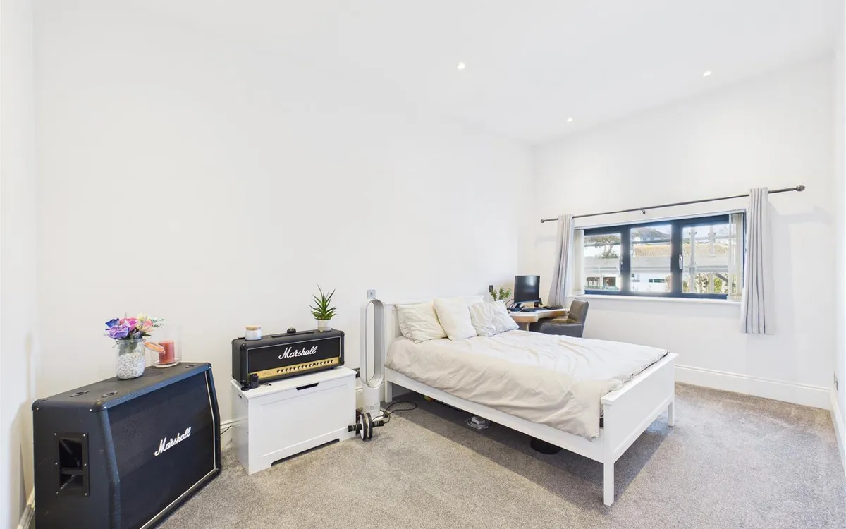 Queens road st helier 34581662 cam05512 g0 pr0043 still001