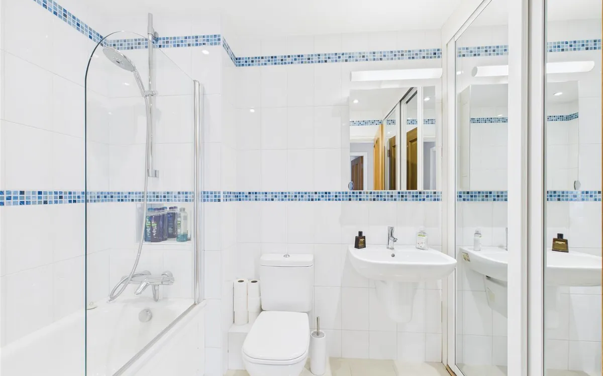 Queens road st helier 34581662 cam05512 g0 pr0043 still007