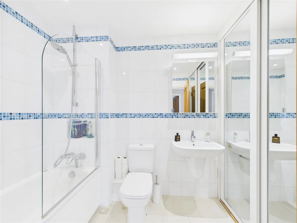 Queens road st helier 34581662 cam05512 g0 pr0043 still007