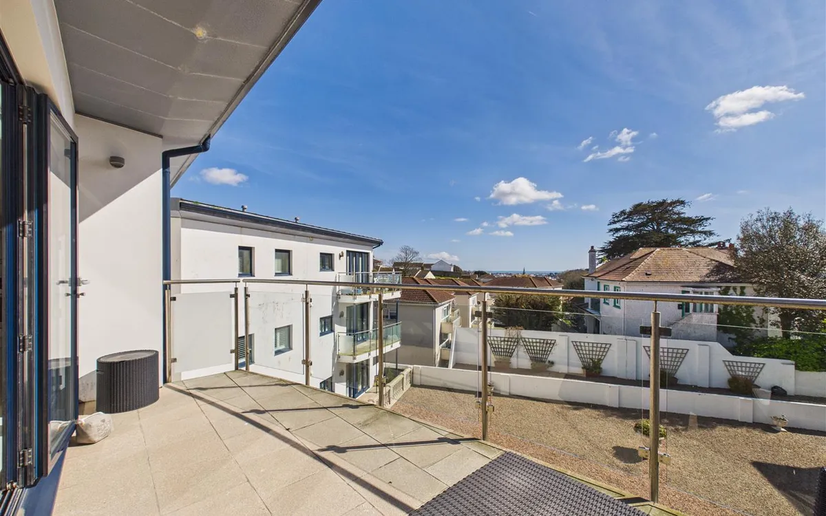 Queens road st helier 34581662 cam05512 g0 pr0043 still014