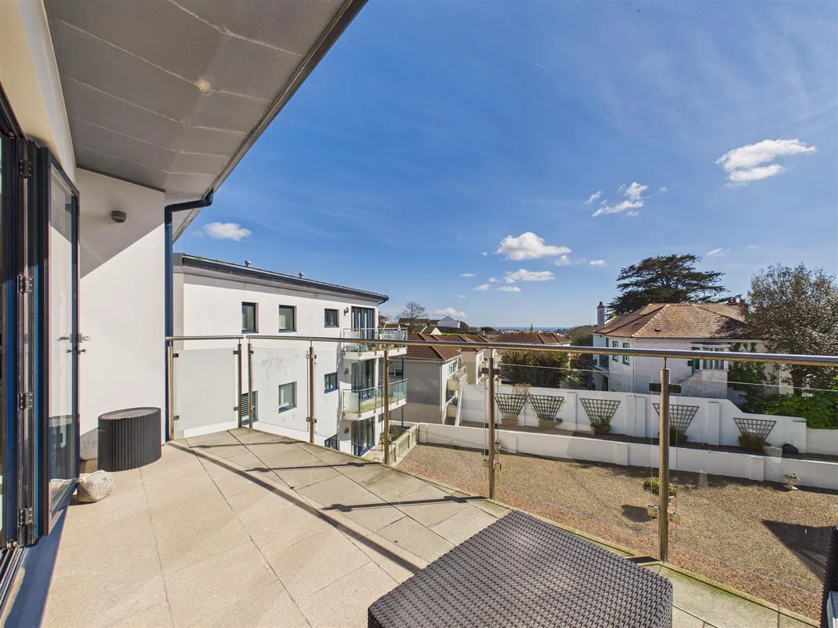 Queens road st helier 34581662 cam05512 g0 pr0043 still014