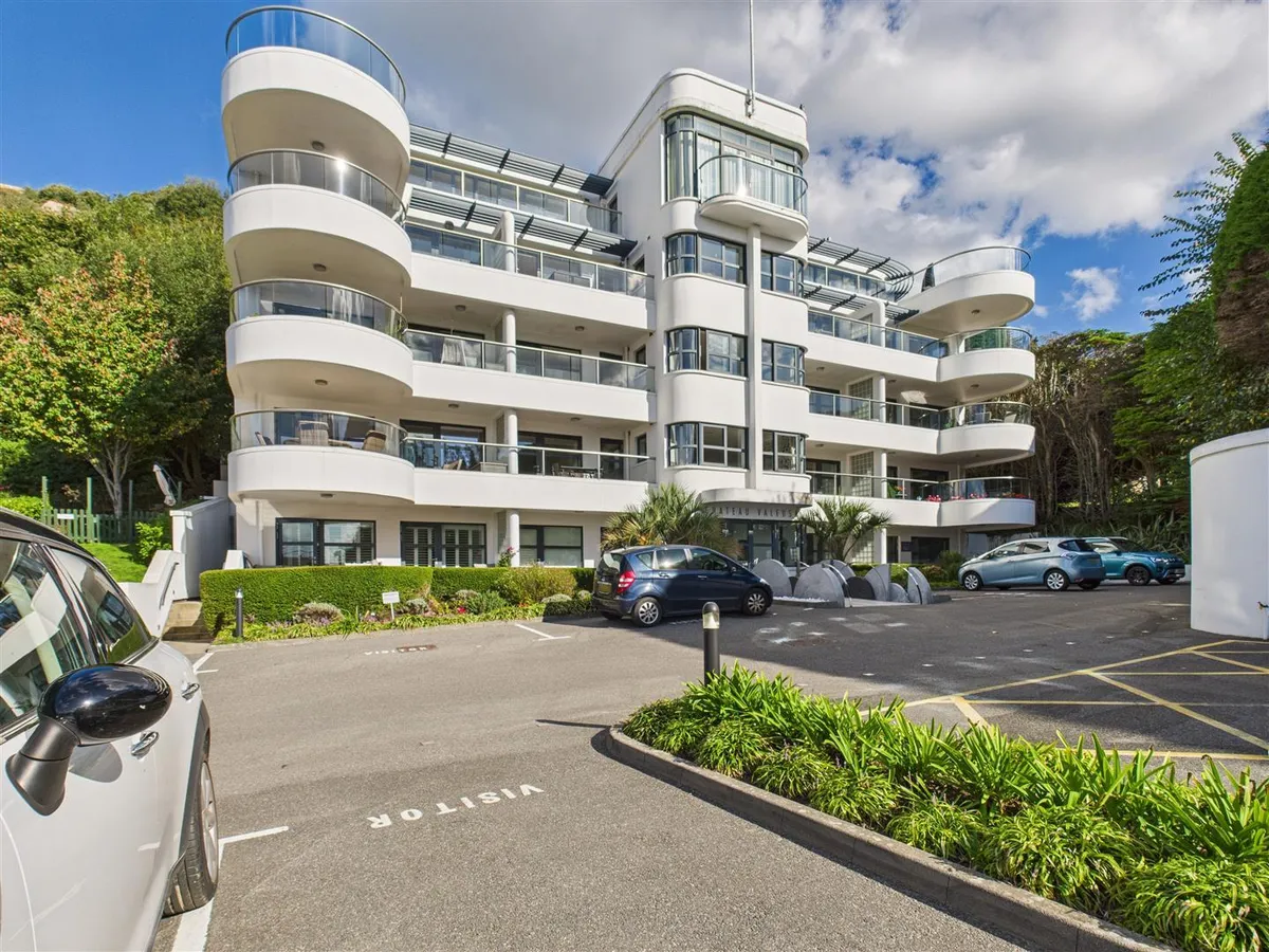 La rue de la valeuse st brelade 34081937 cam05512 g0 pr0023 still005