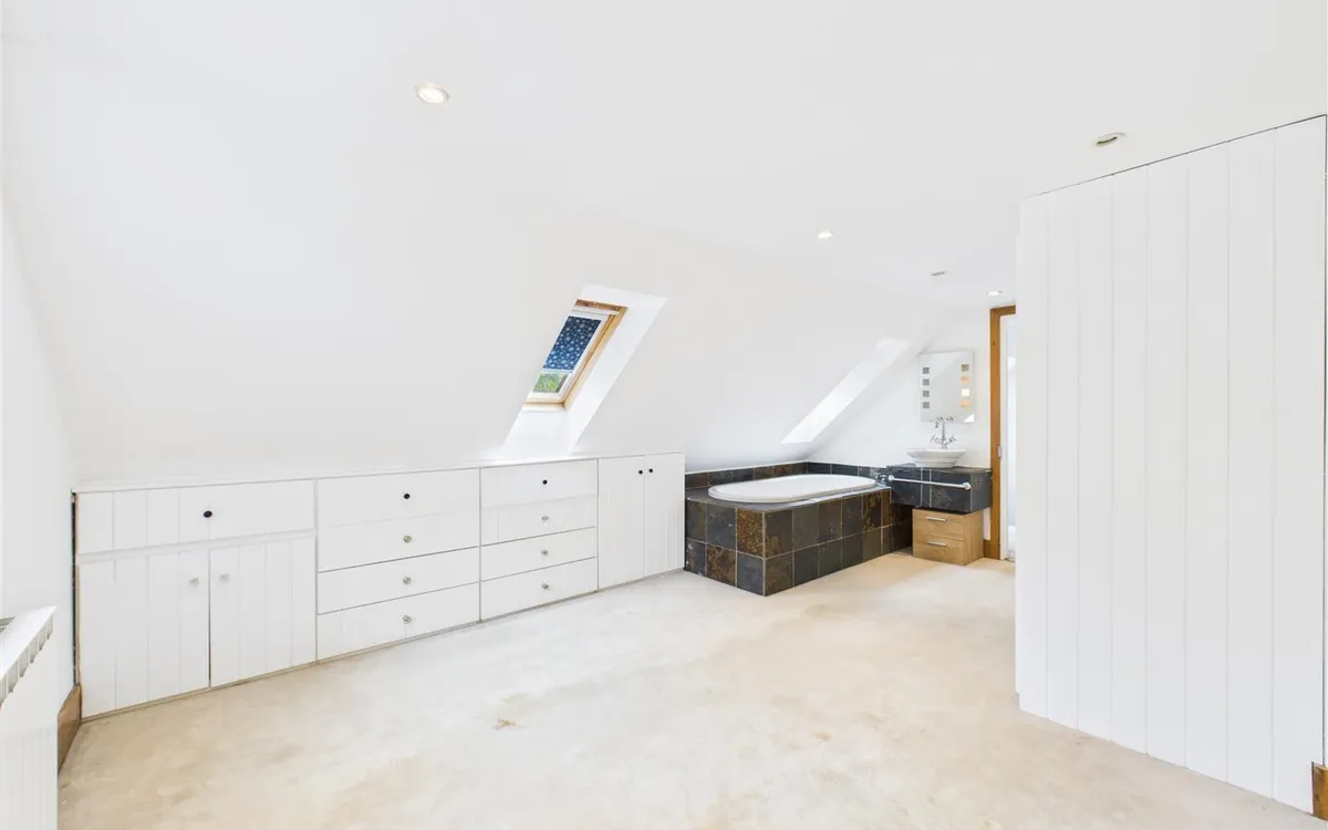 Mont a l abbe manor 34252766 cam05512 g0 pr0027 still010