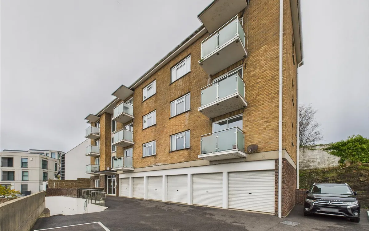 Drury lane st helier 34286887 cam05512 g0 pr0029 still014