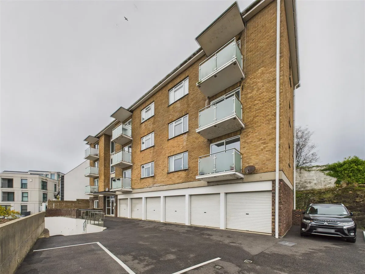 Drury lane st helier 34286887 cam05512 g0 pr0029 still014