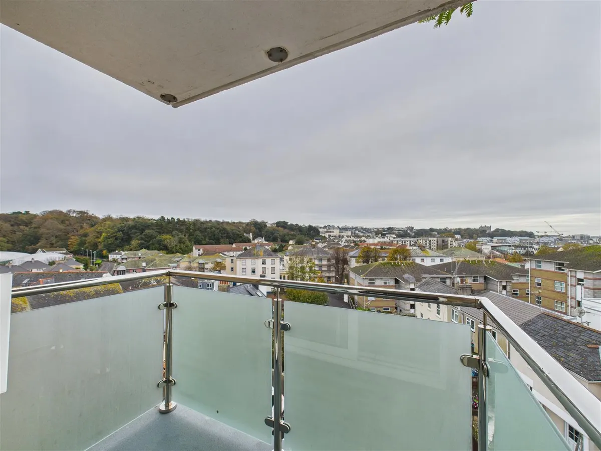 Drury lane st helier 34286887 cam05512 g0 pr0029 still011